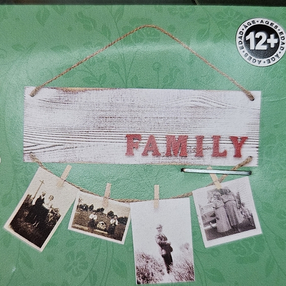 $5 Bundled/Rustic Whitewashed Photo Board with Clips - Picture 4 of 4